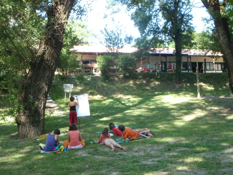 Village Camps International Summer Camp Ard&egrave;che, France 2019-07-26 https://www.villagecamps.com/journals_admin/images/19-28-Les Francais at work.jpg
